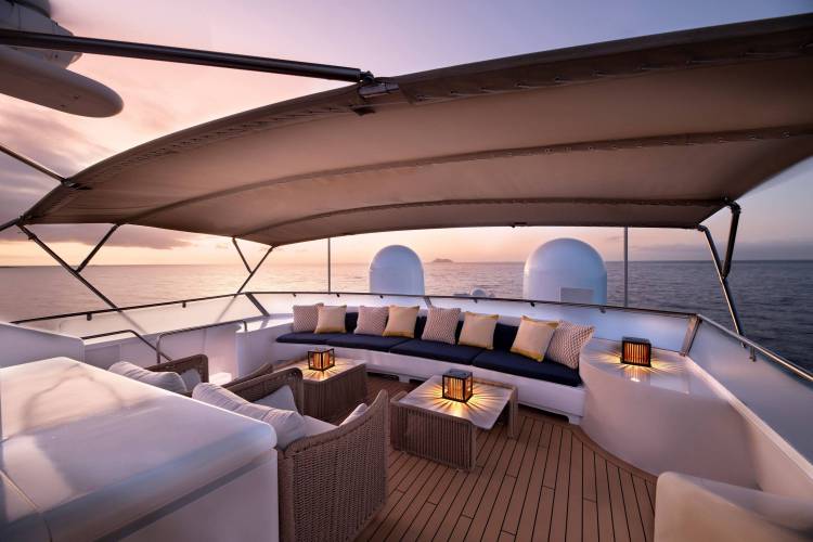 luxus-yacht-reise-galapagos_charterwelt-14A.jpg