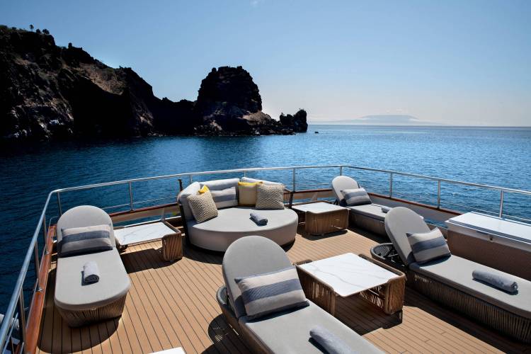 luxus-yacht-reise-galapagos_charterwelt-15A.jpg