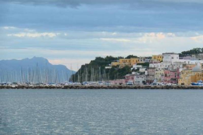 Segeln im Golf von Neapel: Törn ab Procida rund um Capri und Ischia