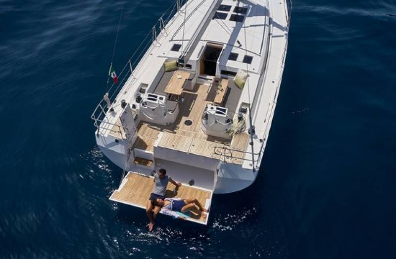 Die Yacht of the Year chartern