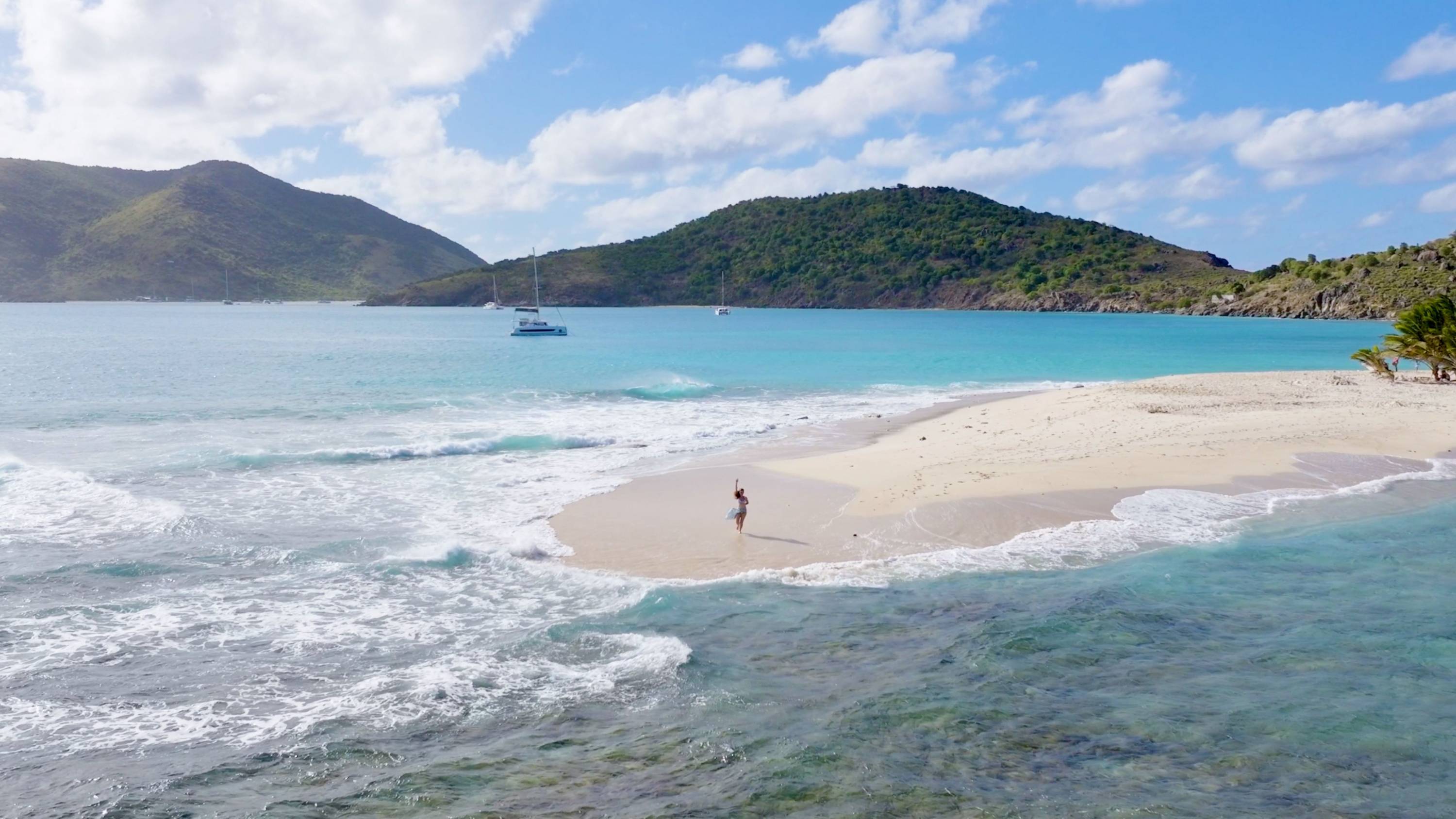 Innenansicht der Soggy Dollar Bar auf Jost van Dyke, einer berühmten Strandbar in den British Virgin Islands.