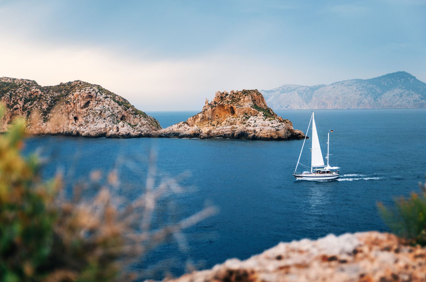 Segelschiff in der Bucht von Santa Ponsa auf Mallorca