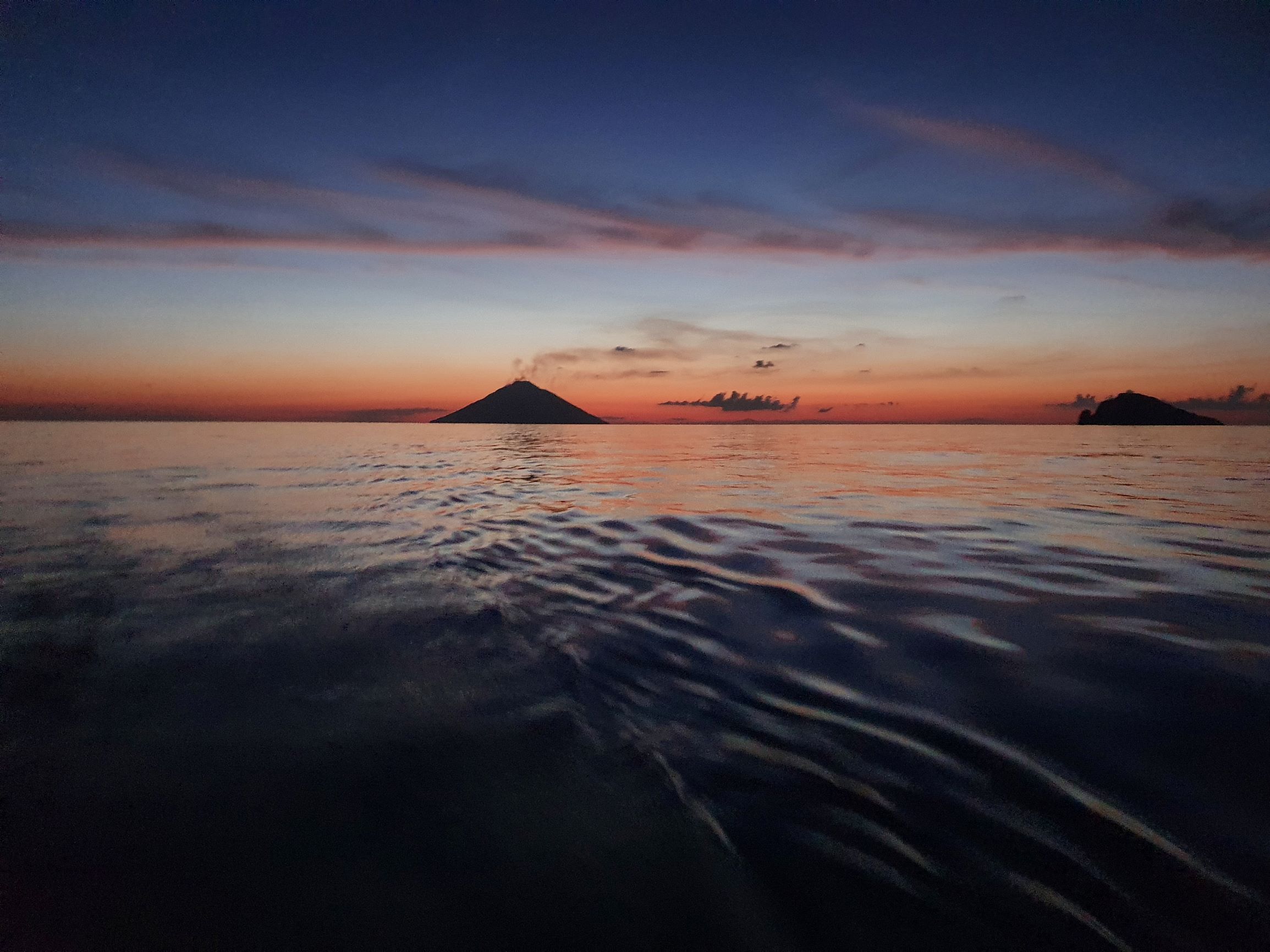 Der Stromboli bei Sonnenaufgang.